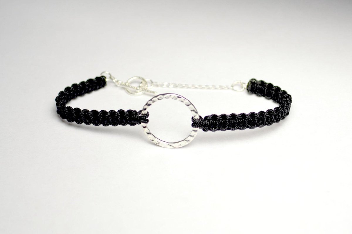 CollettCouture's tweet photo. STERLING SILVER - Hammered, Silver-Finished Steel Round Link; Silk Cor… https://t.co/ilzV5k7hGv #Etsy #ValentinesDay http://t.co/EdRw0tLSx9