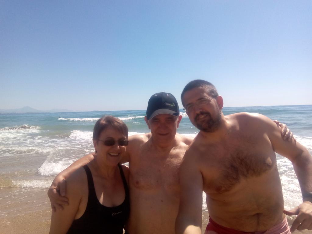 rauljimenez09's tweet photo. Que fresquista esta el agua en arenales.jejej http://t.co/eXoxPdAzbx