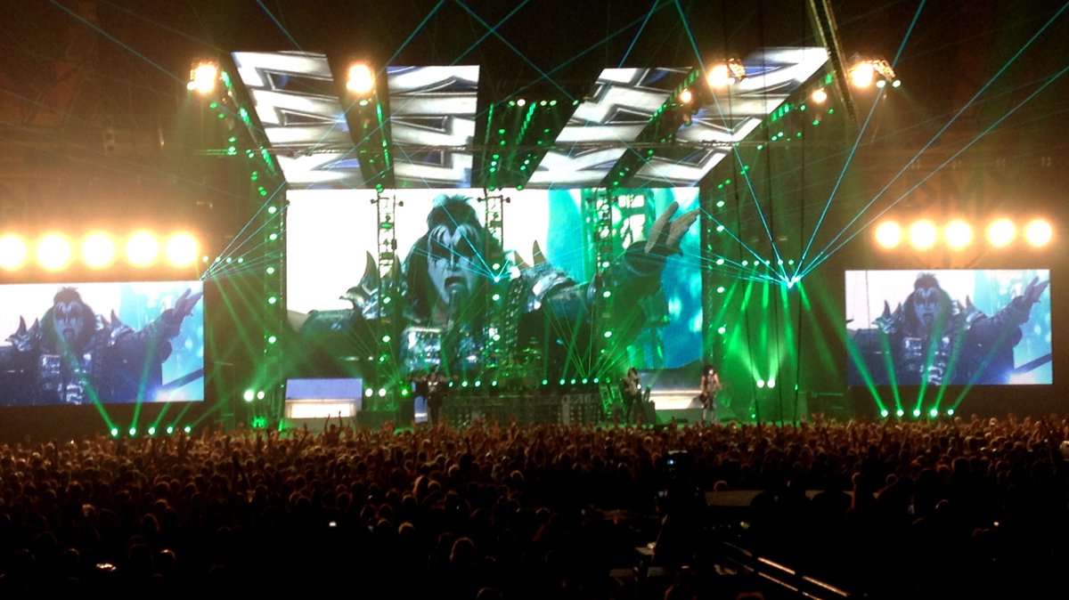 dutchdenis tweet picture