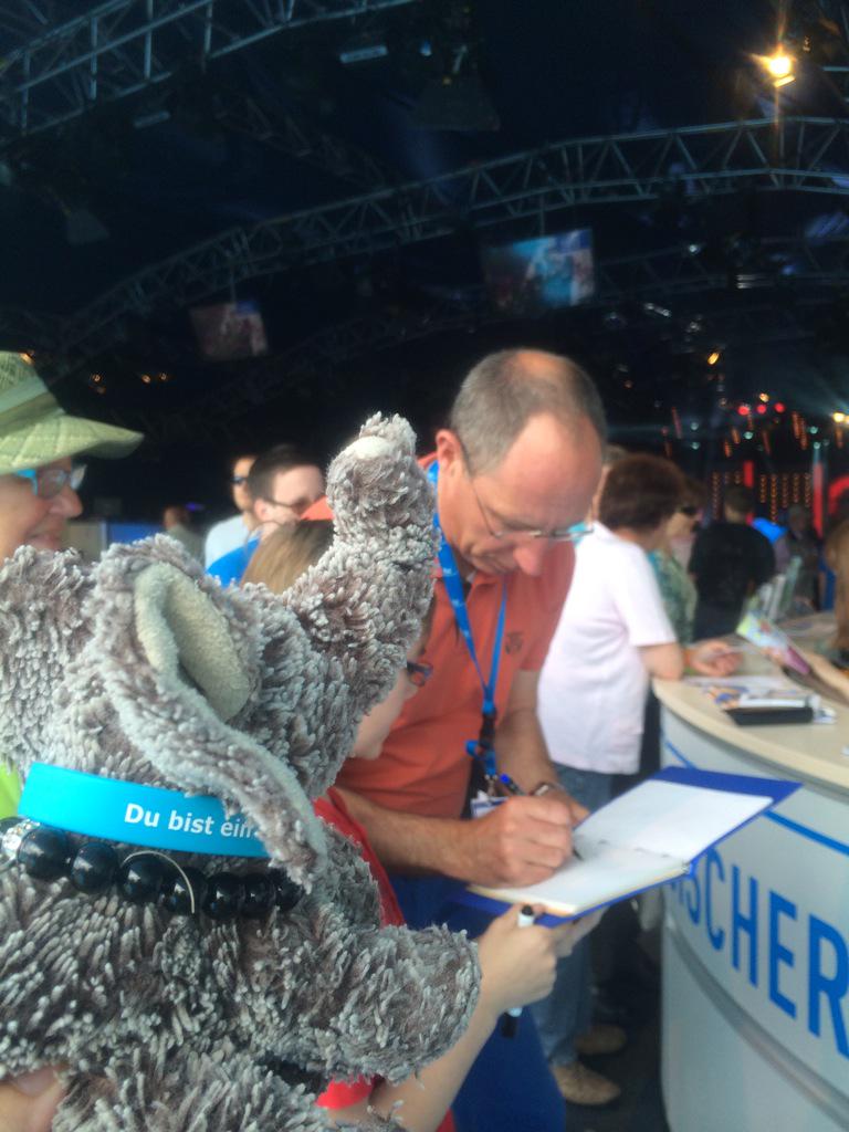 KleinFant's tweet photo. Thomas #Ranft aufm #Hessentag bei @hrfernsehen @hronline habe sogar ein Autogramm bekommen :-) #Hessentach #hrtreff http://t.co/bdkP5gzEZc