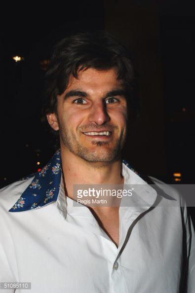 BomberBorgartz's tweet photo. Damian Peverill looking like a 70s pornstar #AFLFootyShow @AFLFootyShow http://t.co/9byZzQKh6b
