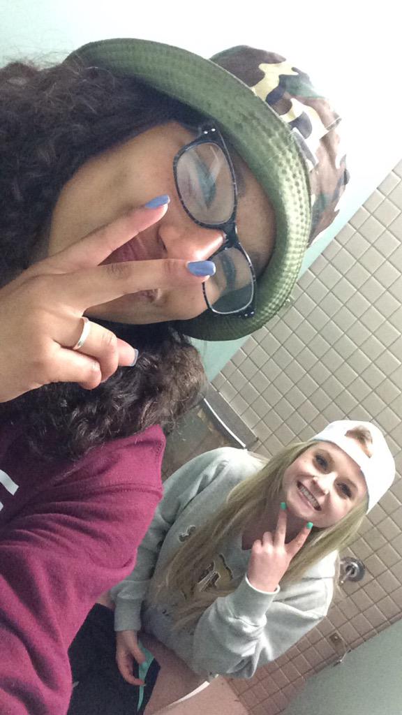 juliaarushh's tweet photo. Happy birthday beautiful💘 love you & can't wait till tomorrow😈 #24squad @LauraKresan http://t.co/TRSPPupUFo