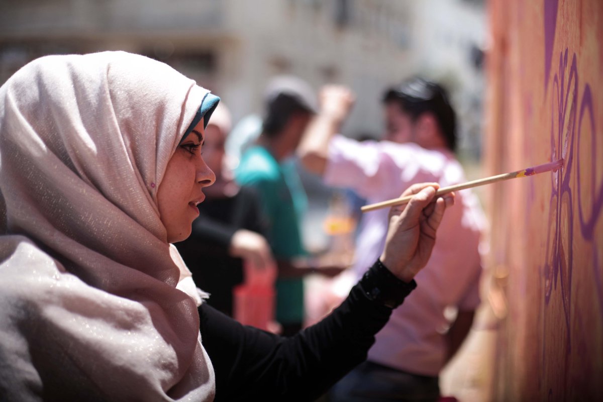 aptARTs's tweet image. DAY 1 with @mercycorps capacity building with staff to implement painting project in public spaces!