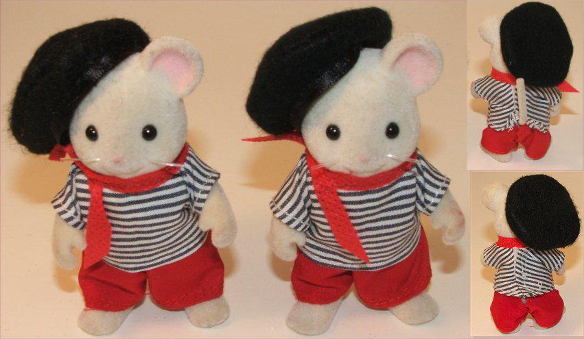 CathyWebmail1's tweet image. My two Frenchmen who I am calling Maurice and Marcell - the traditional onion sellers- just need a bike+some onions!