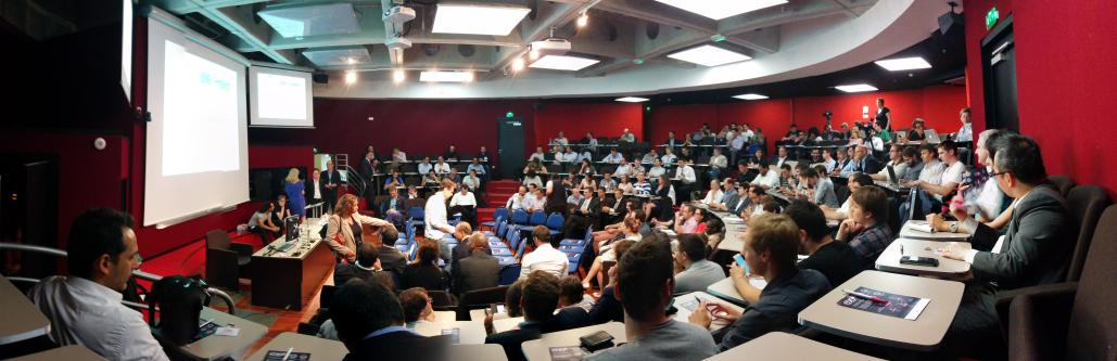 Le #Hadoop User Group fait salle comble! Il y a de nombreuses nouvelles têtes ! Hadoop ça intéresse bigrement. #HugFr