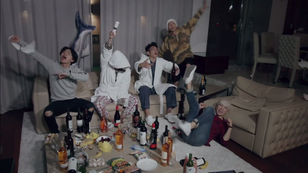 el_samoilova's tweet photo. #WELIKE2PARTY Желание бухнуть вместе с бэнгами возросло в стократ :D http://t.co/FFElirrTM5
