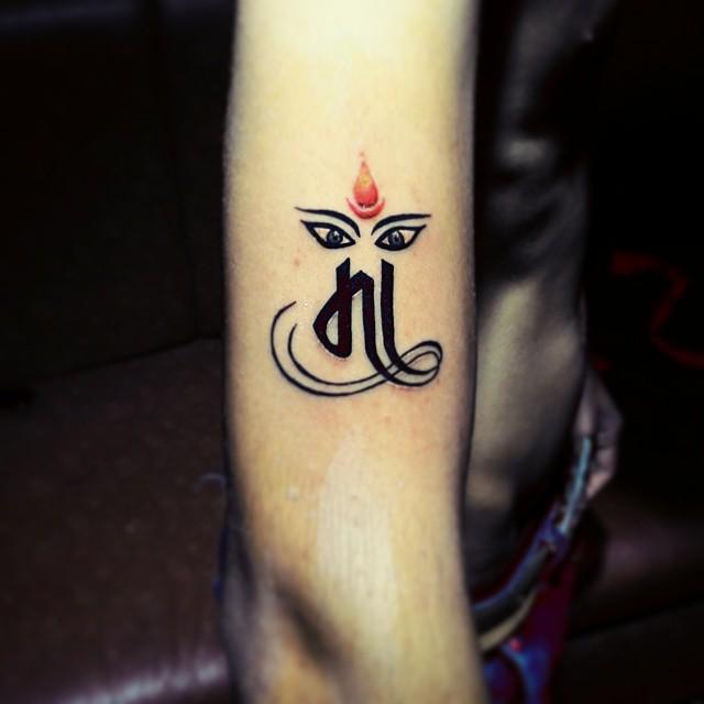 Can anyone plz describe these tattoo's? : r/hinduism