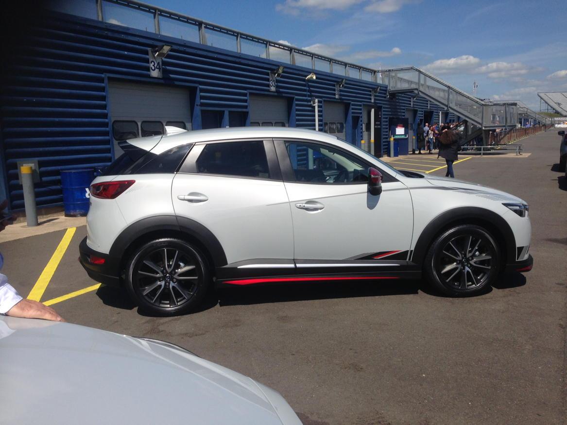 davechapman1313's tweet photo. Mazda CX-3 with styling kit. Very sporty 👌🏽 #CX3launch http://t.co/l7yc8W0su5