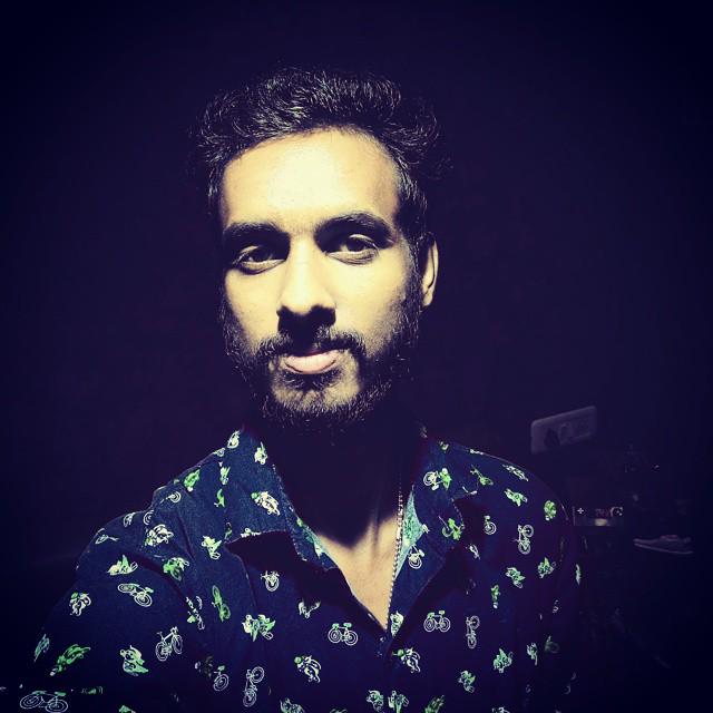 MualaRohit's tweet photo. Beard love #beard #love #selfie #late #night #sketches #busy #tattooartistrohitmuala #life #full #power #yo! http://t.co/eXFaSEV19t