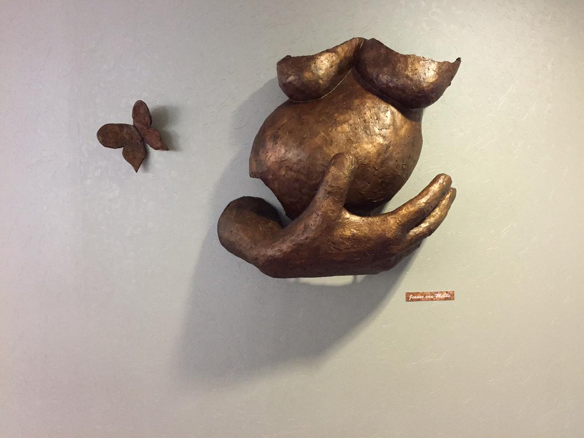 asznl's tweet photo. Een heel mooi monumentje ter nagedachtenis aan kinderen die rondom de geboorte zijn overleden https://t.co/fhjuDkqqw3 http://t.co/hhUgojAt7r
