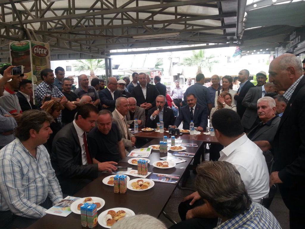 Orman ve Su İşleri Bakanımız Sayın <a href="/VeyselEroglu/">Veysel Eroğlu</a> ile Gıda Çarşısı Esnaf ziyaretindeyiz.