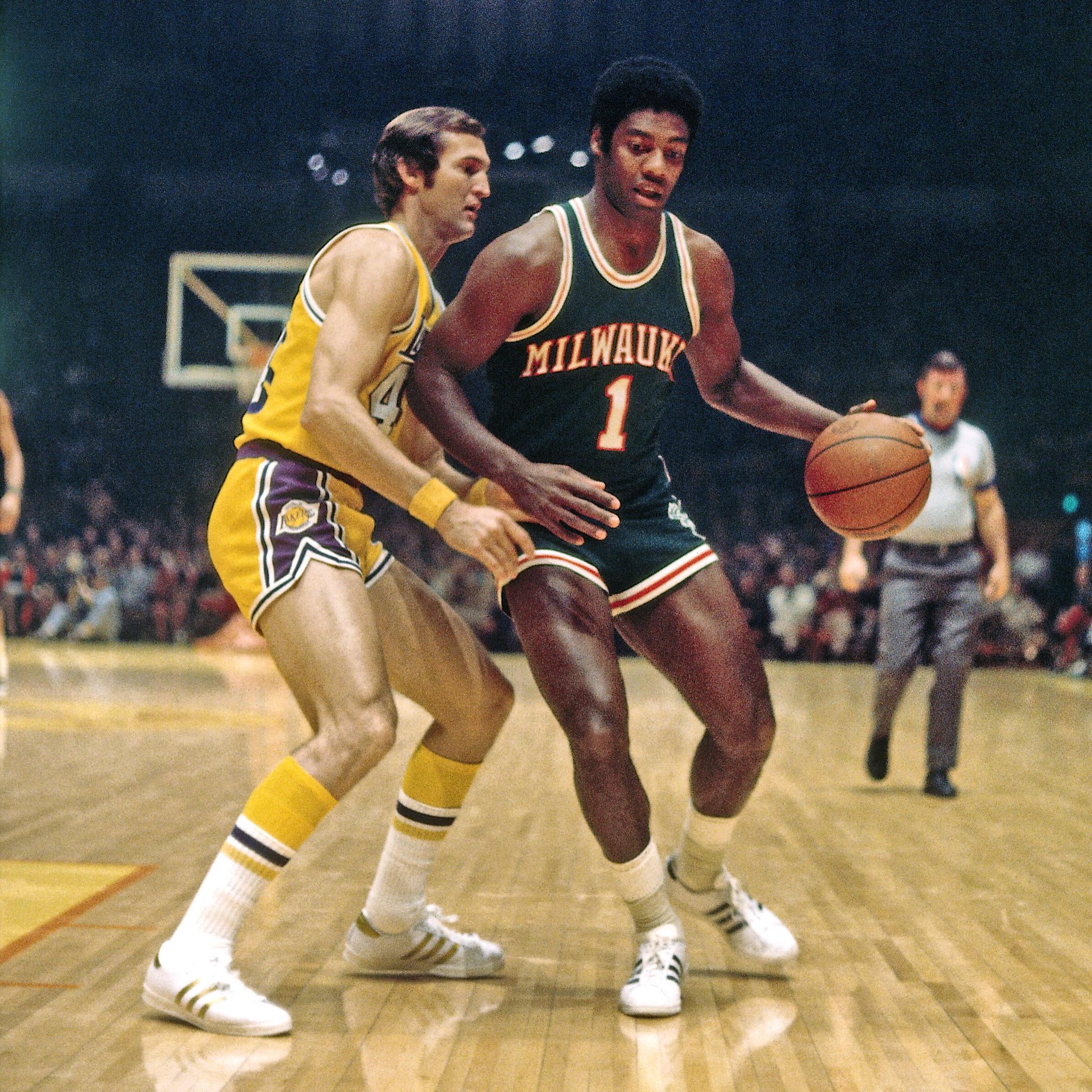 Milwaukee Bucks on X 1968 69 to 1971 72 Away Jersey Pictured Oscar Robertson Bucks Home Road Jersey History http t ugL90IsPHo http t pGy2jD9jcd X