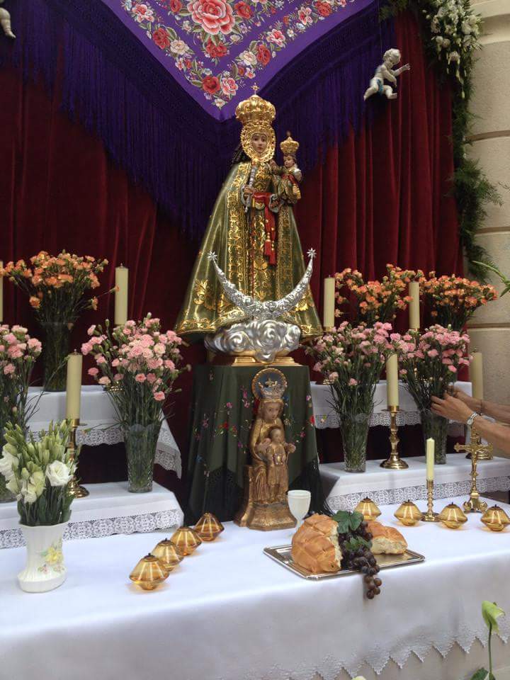 Nuestro altar del año pasado. El sábado por la tarde recibiremos la visita de los Auroros del Rincón de Seca. Un lujo