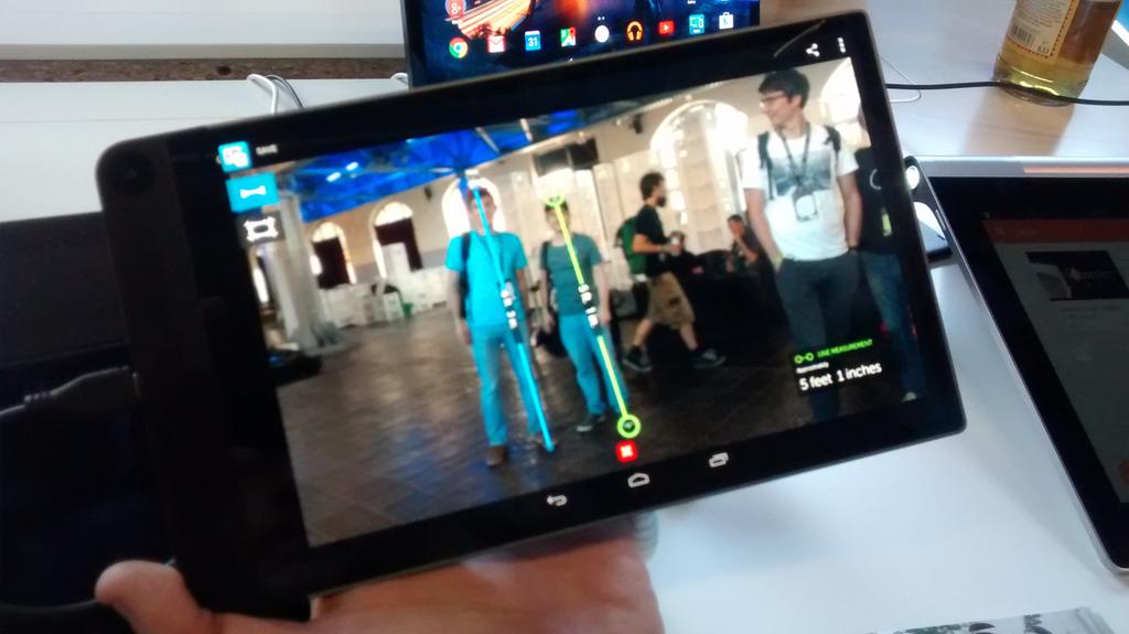 Getting measured via camera... wired...#dell #intel #droidconDE <a href="/tehfonsi/">Stephan Schober</a>