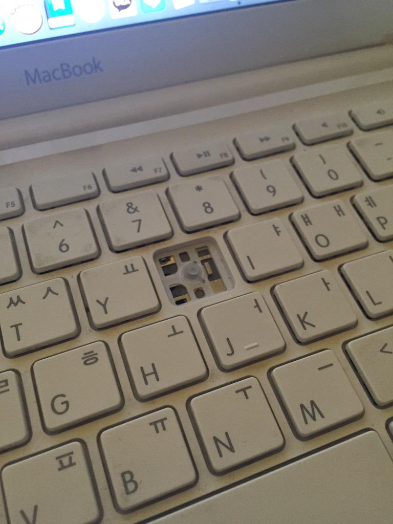 KENZI_90's tweet image. 흰둥이의 U 가 빠져버려땅.... ㅠㅠ