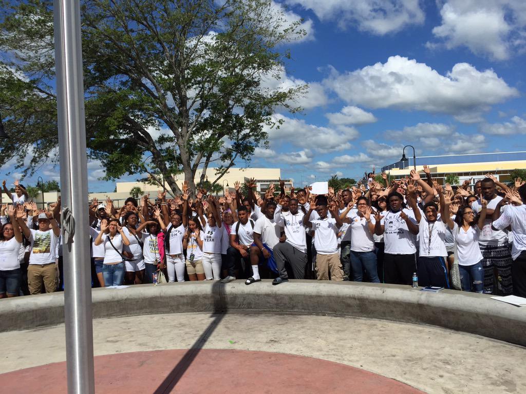 KristinaBaby18's tweet image. "@AaeMae: 1⃣5⃣👼🏽💙 DOMWORLD ! http://t.co/fQHuxPopOb" 👼💗