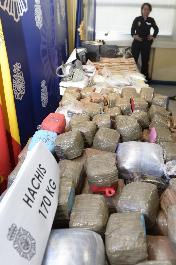 elmundoes's tweet photo. España se mantiene líder de la UE en consumo de cocaína y cannabis http://t.co/2TujkztquM http://t.co/FoAiJIgaYY