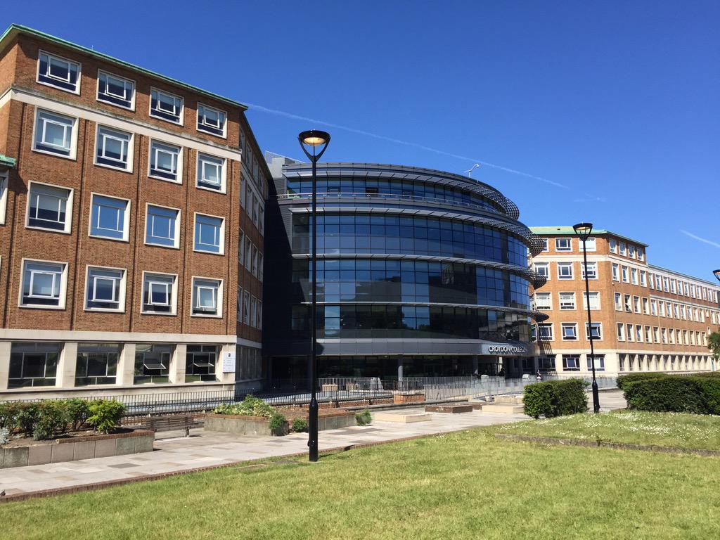 StreetsAheadCC's tweet photo. It's going to be a busy afternoon at the @wwwstreetsahead property investors forum @CroydonCollege @StreetsaheadCP http://t.co/BCwUQE4Gti