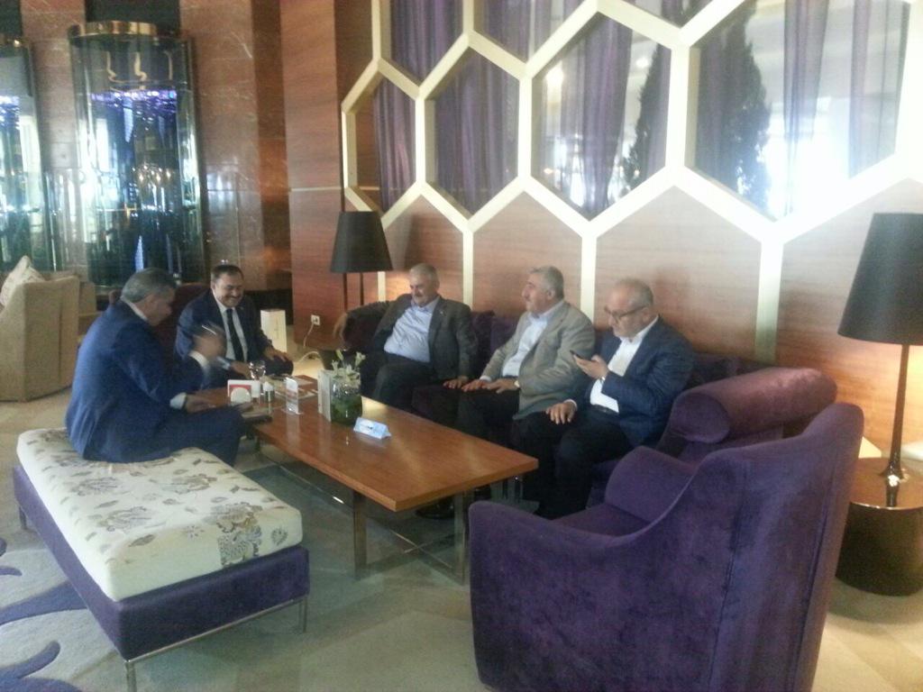 Bakanlarımız Sayın Binali Yıldırım ve Sayın Veysel Eroğlu ile birlikte Cumhurbaşkanımızın İzmir'e gelişini beklerken.