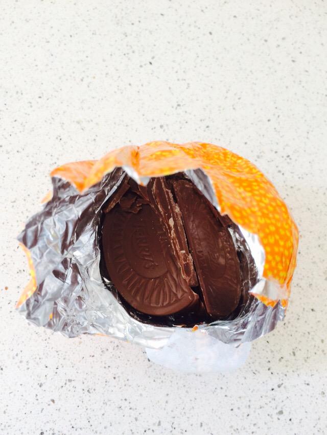 amandacloudten's tweet photo. What happens to a Choc orange beside you during a phone call?-It disappears and you don't know where! #runtonight http://t.co/4Crw044rbW