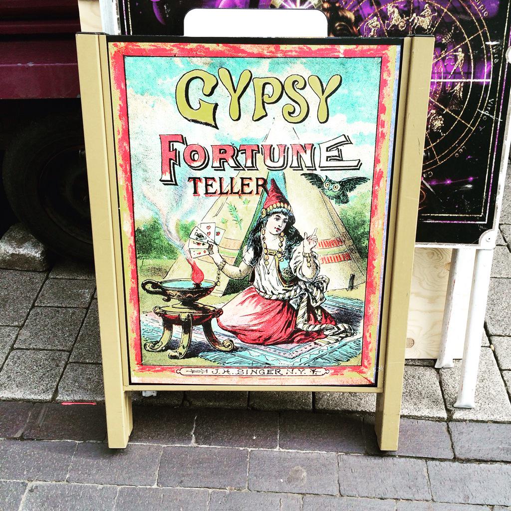 Ashton5SOS's tweet image. instagram.com/p/3gyl_dPVz-/