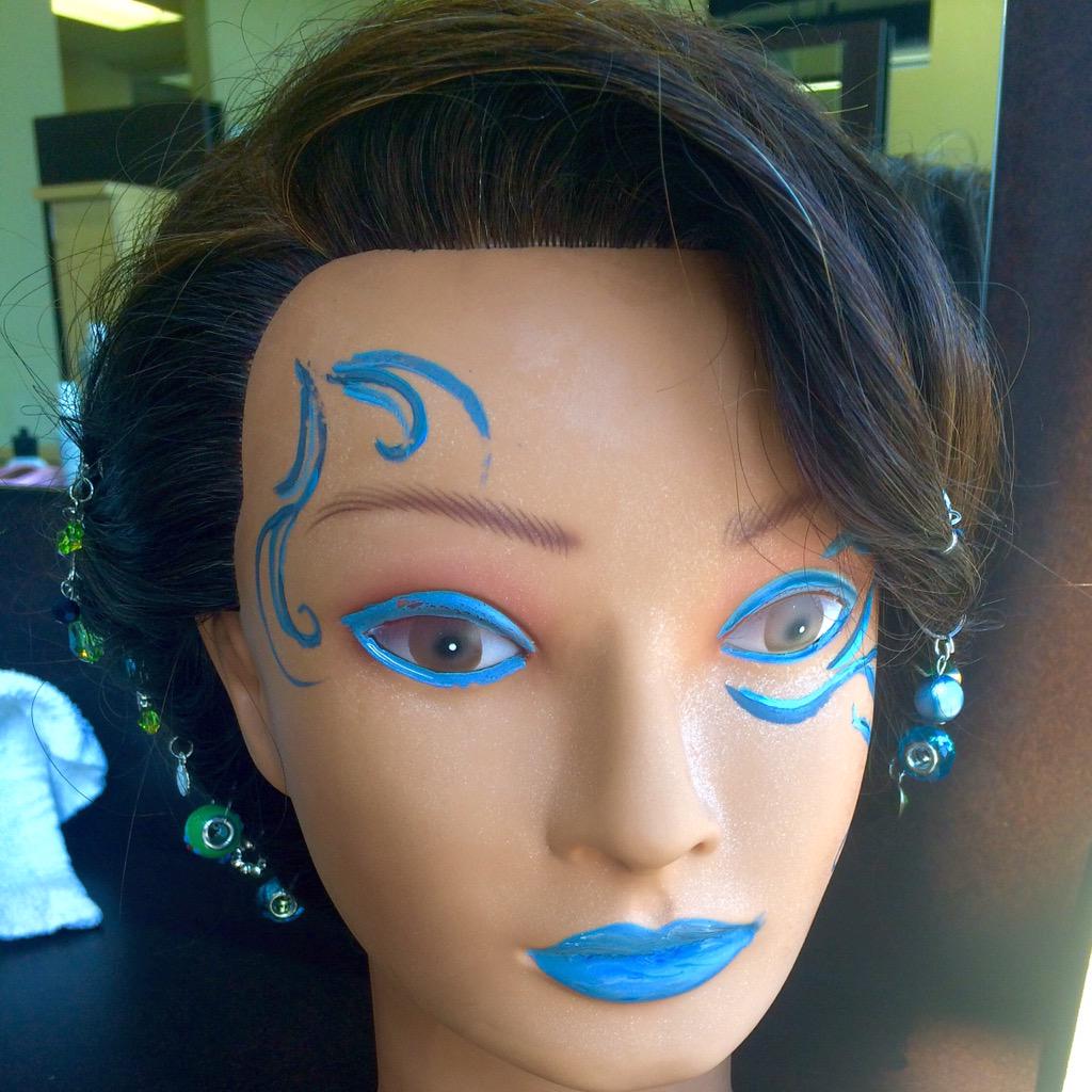 DreaminNTheRain's tweet image. Special occasion updo framed with charms! #RegencyBeauty #RegencyFayetteville #StudioLuma #Updos #WeddingHair