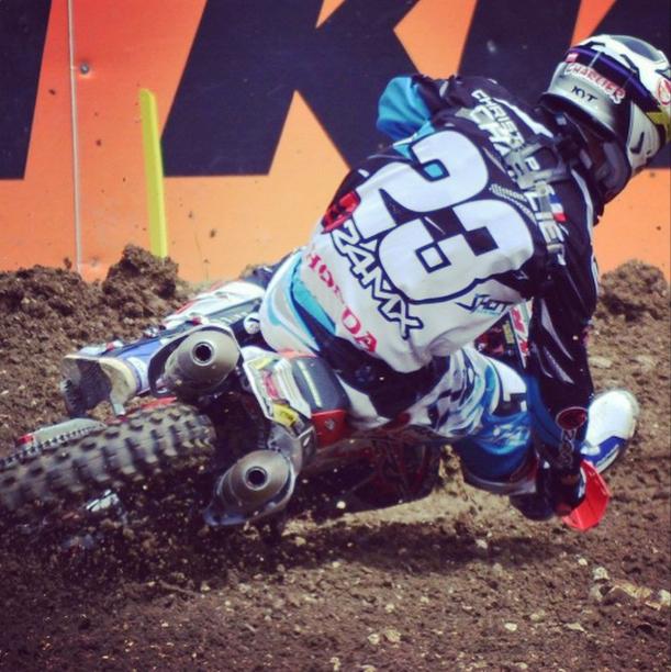 ShotRaceGear's tweet photo. Look @charlierchris23 prepares for #poweroflean to come to @mxgp :) #handlebardragging #leanangle #hondaracingfamily http://t.co/Jl8E8vky9E