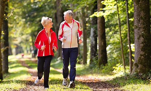 parachutecanada's tweet photo. RT @stopfalls: It's #SeniorsSafetyWeek. Summer is a great time to play outside with grandchildren. Stay #active! http://t.co/f56AiN6JPy