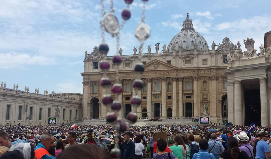 theMicaelaBrown's tweet photo. @KOB4 called about doing story tonight on #rosaries blessed by #pope at #HotelSt.Francis! @heritagenm @heritagehtls http://t.co/2qp8TUkJT8
