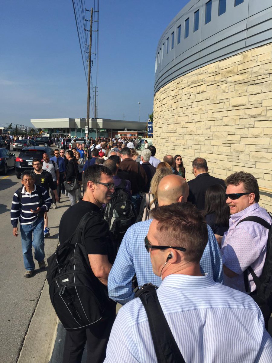pdwivedi's tweet photo. @GOtransit is clearly useless at organizing. stopped at oakville station waiting for a bus to go the rest of the way. http://t.co/Gyue5ERhzq