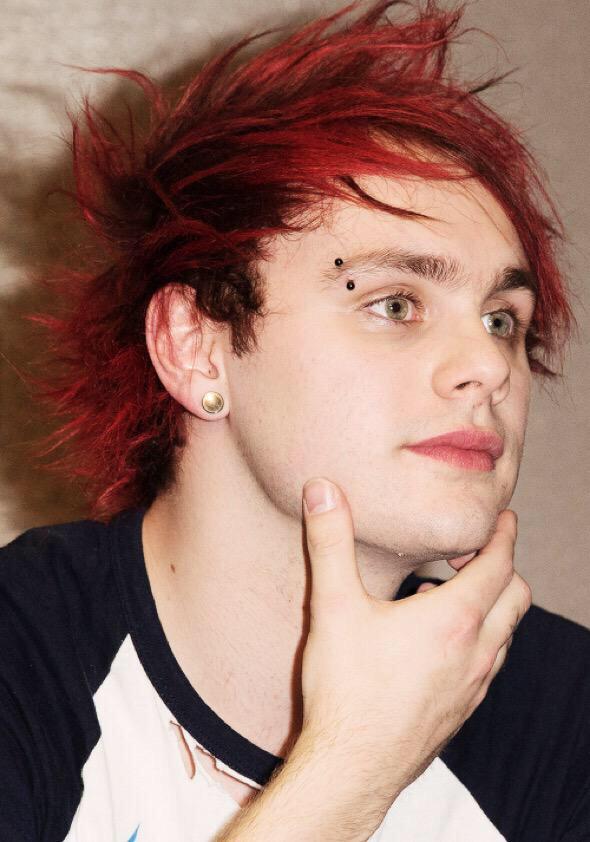 blazinghemmo_'s tweet photo. RT for a dm to michael 🍁

first 15 get a solo 🍁 http://t.co/Av0UpolfFR
