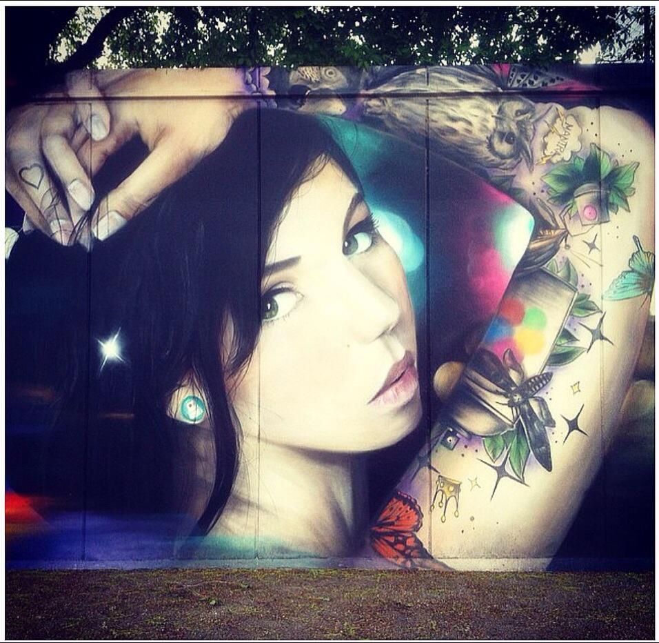 underpmx's tweet photo. Intervención de Mantrarea en París, Francia. #underpmx #streetart #mural #graffiti #urbanart #aerosol http://t.co/Jyhmg4jyGE