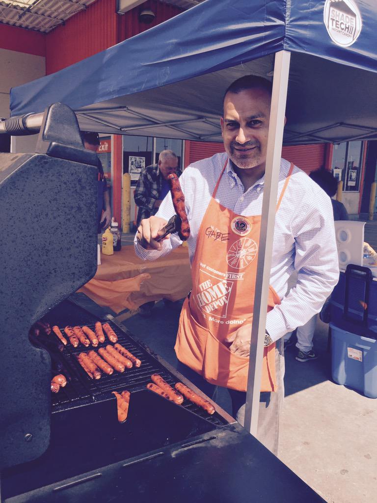 mhd6537's tweet photo. Plenty of wood to chop here in Mesquite. Even got the boss to grill for our pro's. @FewBryan @Jkylew95 http://t.co/LapBD1LWNz