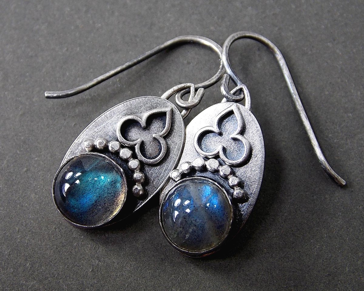 CylleneJewelry's tweet photo. New earrings in the shop here: https://t.co/5n5WeJfr8V 
#Labradoritejewelry #handmadeearrings #Etsy http://t.co/8iyeXXVGva