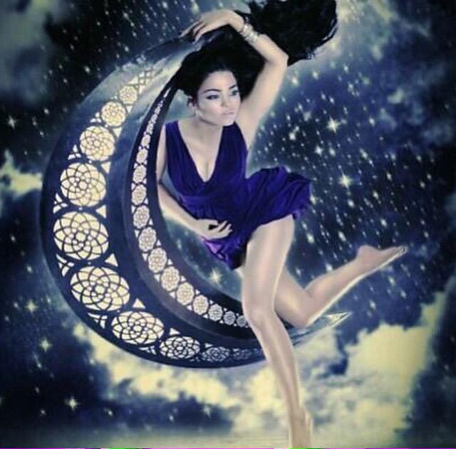 Singeramar2's tweet photo. amar 3l amar👸🏻🌙 http://t.co/TTBuDtjuOv