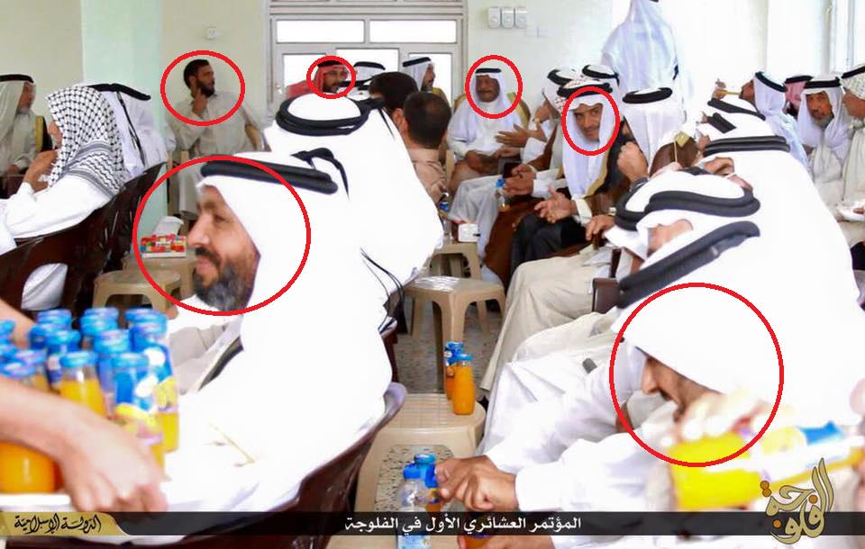 iq_first's tweet photo. اخاف واحد يجيني يكول مجبرين وغصبا عنهم 
احط النعال طول وعرض بحلكه 
#شيوخ_الفلوجة_تقتل_جندي_عراقي http://t.co/2GPXP9rMmV