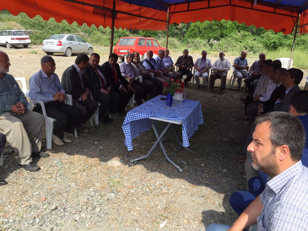 necmettincalisk's tweet photo. Dörtyol... Ölüm gerçeği.. BBP e. ilç bşk Ahmet beyin kızı için taziyede bulunduk #SaadeteSon3 http://t.co/kadcft39ir