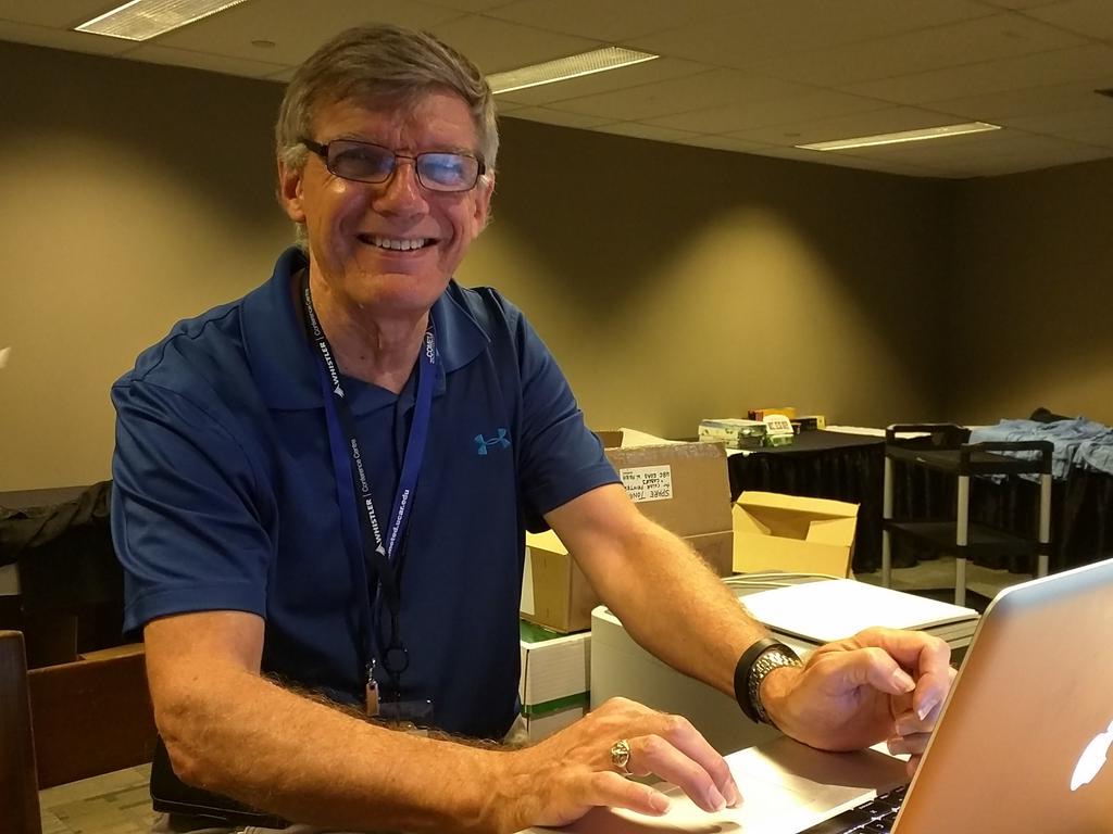 MuketyMuk's tweet image. Registration desk Denis #Bourque and Qing from #CMOSNational office #CMOS2015