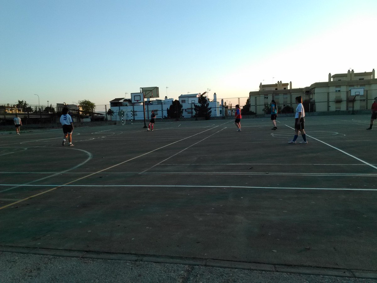Último entrenamiento del año. Gracias a todas por estar ahí siempre. Este domingo ultimo partido a las 18:00 horas