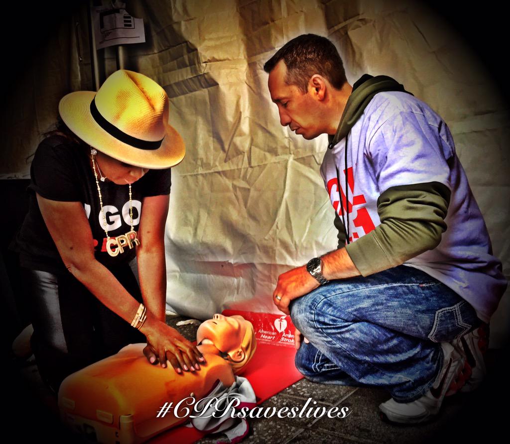 StarJonesEsq's tweet photo. Here @TimesSquareNYC w/ @American_Heart @HeartCPR got a #CPRSavesLives refresher. About 2 #KeepTheBeat 4 #hearthealth http://t.co/kmk4bW8qTs