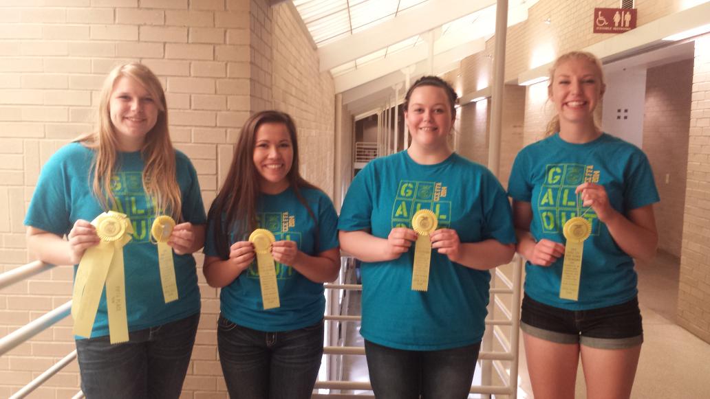 bschoelerman's tweet photo. @cceffa members place 5th @iowaffa Food Science CDE! Katrina M was 3rd overall! @ccemavs http://t.co/nrFsxjPzqS