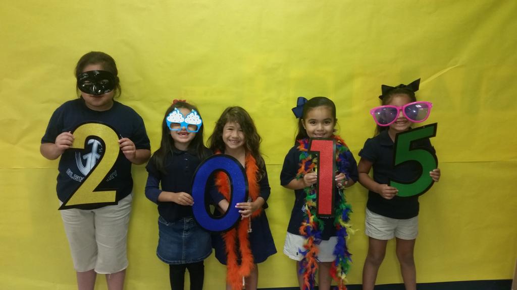 ESPARZAkinder's tweet photo. We had a blast this year!! #byekinder #hello1stgrade @NISDEsparza #MrsHernandez http://t.co/LoQqEyieeM