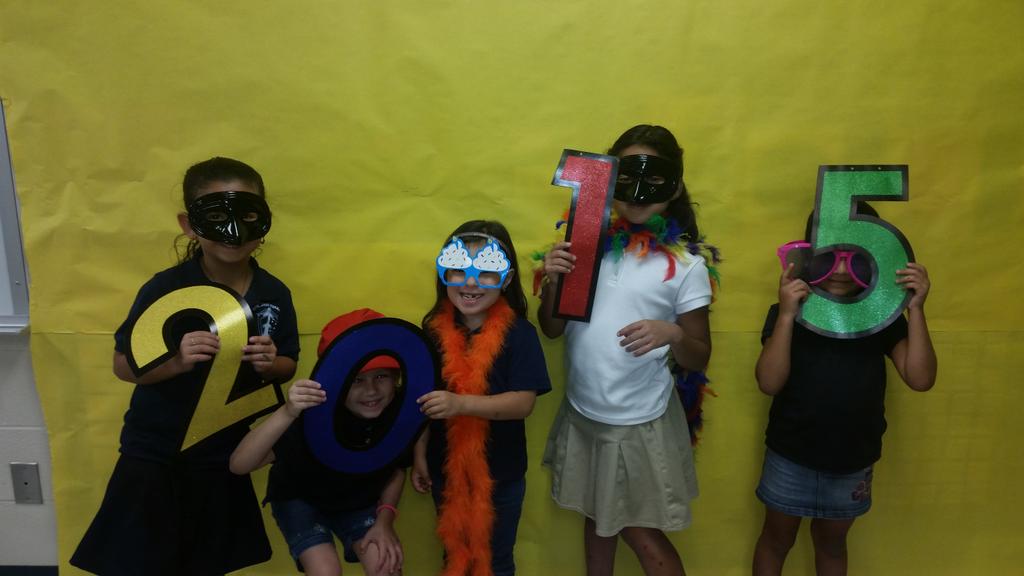 ESPARZAkinder's tweet photo. We had a blast this year!! #byekinder #hello1stgrade @NISDEsparza #MrsHernandez http://t.co/LoQqEyieeM