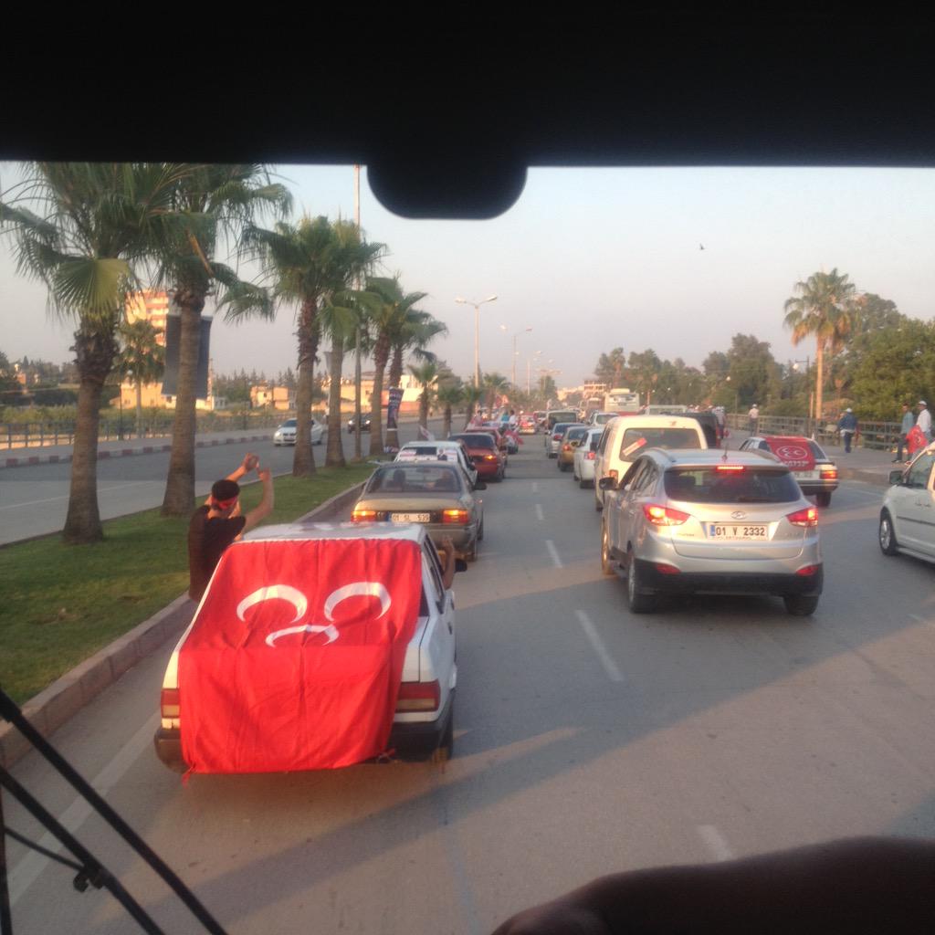BirgulAkif's tweet photo. Tüm caddeler ülkücü akınını GÖRDÜ helal sana Adanam #BizimleYuerueAdana http://t.co/jqVvCU8nXB
