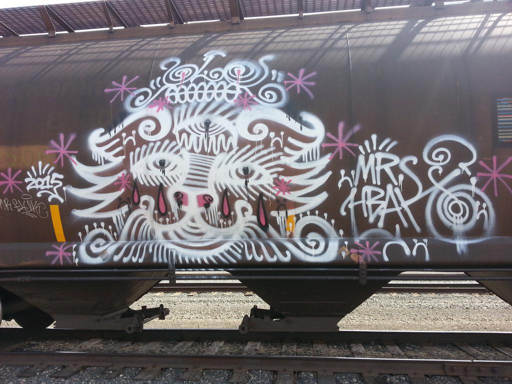 GraffTrain's tweet photo. HBAK #BENCHING #FREIGHT #TRAINS #GRAFFITI #PHOTOGRAFFADDICT #PHONESNAP http://t.co/2vle12Pnel