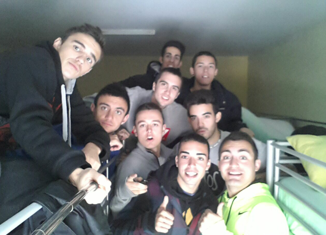 TafadSanchi's tweet photo. FINES DE SEMANA Y SALIDAS JUNTO A OTROS CENTROS #TAFAD.
Convivencias, tirolinas, yinkanas, nieve, etc.. http://t.co/nUrPeoBAzG