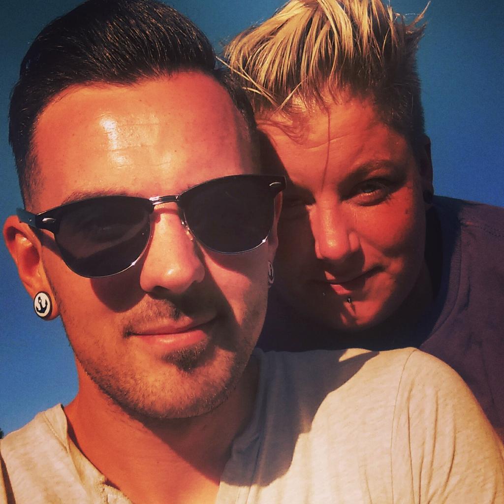 DG_SMG's tweet photo. Nothing better then chilling out in the sun with your best mate :-) !! @Rushofsuga http://t.co/LxqSwHz3mR