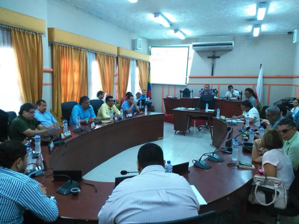 jairofernandezq's tweet photo. Concejales de la oposición no permiten el desarrollo de Sincelejo, votaron negativamente al proyecto de zona franca. http://t.co/NoojbH9gSX