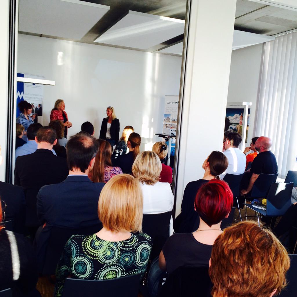 MarketingClubHB's tweet photo. text &amp; pr stellt sich ebenfalls spontan vor. #marketingslam #mchb http://t.co/nfWRwkJski