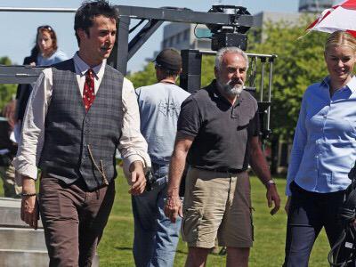 Hey      Pls wish Director Noah Wyle Happy Bday! 